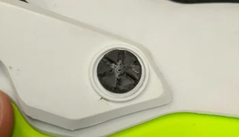 Винт козырька Giro Montaro