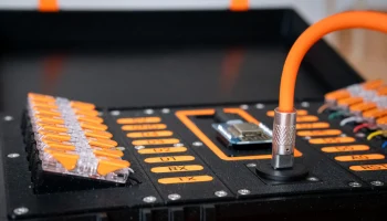 Футуристический кейс для разработки ESP8266 с Wagos