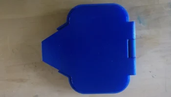 Self-draining kitchen sponge squeezer 2