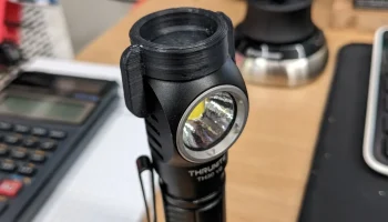 Безопасность кнопки фонаря (Thrunite TH30 v2)