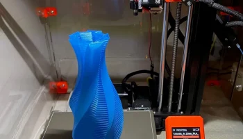Витая ваза с нитями для Prusa MINI 4