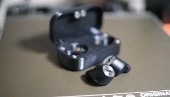 Чехол для беспроводной зарядки Sennheiser Momentum True 1