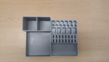 Настольный органайзер с аккумулятором и разъемами USB 2