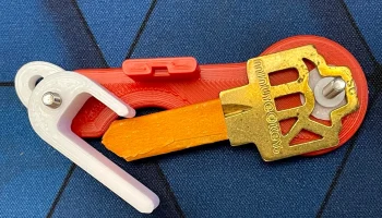 Компактная ключница с поворотным замком 5