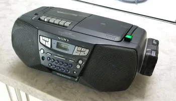 Портативная радиостанция Ryobi с батарейным питанием 18 В 2