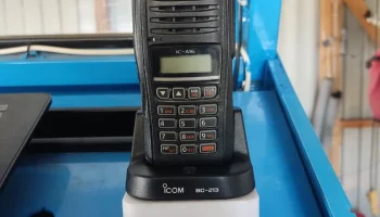 Держатель док-станции ICOM радио для лебедки ESW 2B Держатель док-станции ICOM радио для лебедки ESW 2B