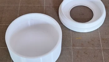 Круглый контейнер с закручивающейся крышкой.... Круглый контейнер с закручивающейся крышкой....