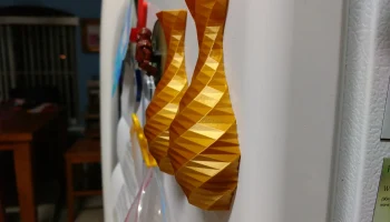 Магнитная низкополигональная ваза Rose Twist...... 2