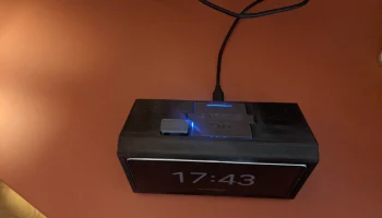 Прикроватная подставка для беспроводного зарядного устрой... 1