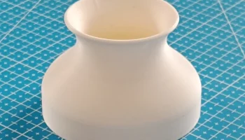 Горшок с луком и чесноком 2