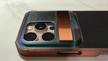 Чехол с подставкой для iPhone 16 Pro 3