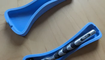 Дорожный кейс Gilette Mach 3 разноцветный с магнитами....... 5