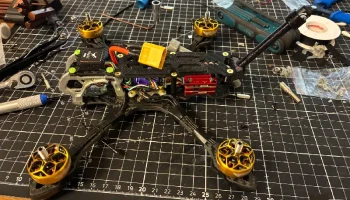 Крепление антенны HDZero Freestyle V2 VTX для 5-дюймовой ... 2