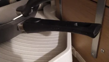 Topf Drehschrank Pfannen Halter Verdrehsicherung 2