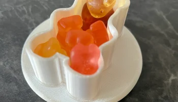 Блюдо из мармеладного мишки