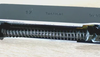 GLOCK 17 - ПРОСТАВКА НАПРАВЛЯЮЩЕЙ ПРУЖИНЫ GLOCK 17 - ПРОСТАВКА НАПРАВЛЯЮЩЕЙ ПРУЖИНЫ