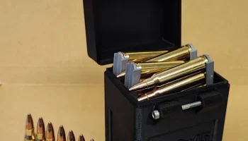 Ящик для боеприпасов .223 для зажимов для зачистки...... 4