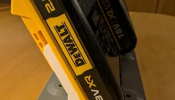 Модульное аккумуляторное хранилище DeWalt, расположенное... 5