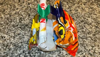 Зажим для сумки с магнитной пружиной......