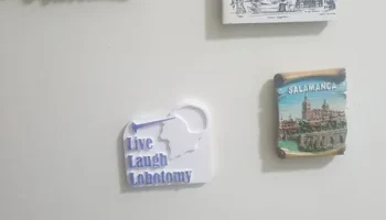 Магнит на холодильник Live Laugh Lobotomy 1