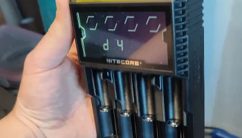 AAA и AA Akku Battery Riser Nitecore D4 Digicharger и др... 3