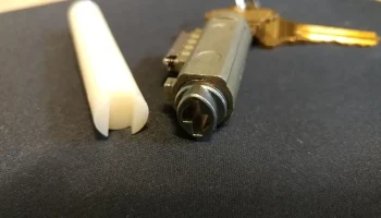 Следящий элемент стопорного штифта Schlage 4