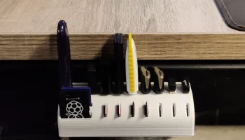 Магнитный держатель USB-накопителя и карты памяти..........