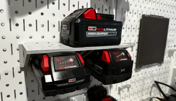 Держатели батарей Milwaukee M18 для настенной системы уп...