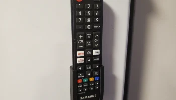 Магнитный держатель пульта для телевизора Samsung 60x10x3...