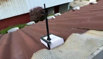 Magnetic roof mount for Meshtastic 5