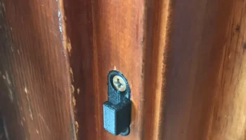 Удар по дверному замку с сеткой Пелла 1