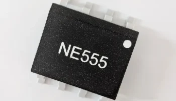 NE555 Магнит на холодильник