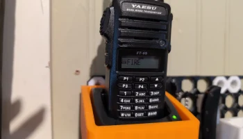 Совместимая с Yaesu многоплатная зарядная подставка Совместимая с Yaesu многоплатная зарядная подставка