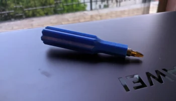 Маленькая и короткая магнитная отвертка......