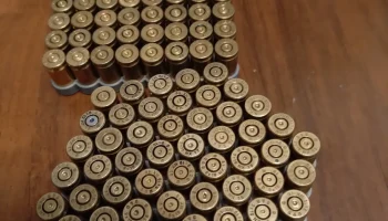 9 мм, патроны .40 Подставка для кофе или пива....... 1