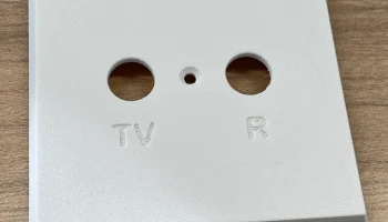 Крышка антенного гнезда TV+R / Крышка гнезда антенны...