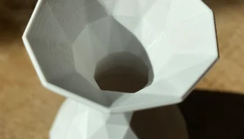 Низкополигональная ваза 3