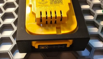 Кронштейн для аккумулятора Dewalt или Black & Decker на ... 2