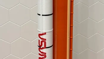 Блок 1 SLS (несколько частей) 1:200 с логотипом NASA Worm