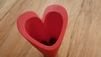Ваза в форме сердца для цветов ко Дню святого Валентина.... 1