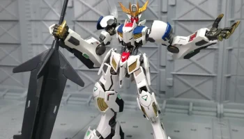 Модульная диорама с вешалкой для мехов Gunpla 1