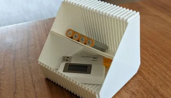 Органайзер в стиле вазы в стиле Olivetti...