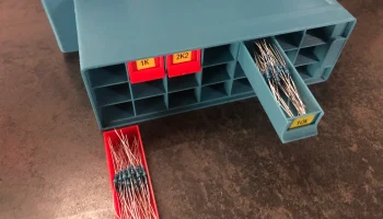 Квадратный держатель коробки резисторов 1x3 4