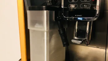 Delonghi Dinamica плюс контейнер для молока... 0