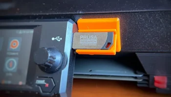 USB-протектор Prusa Core One - прямоугольный магнитный ре...