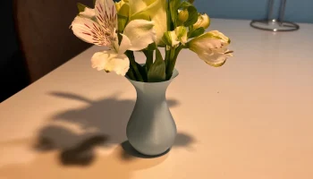 Маленькая ваза водостойкая