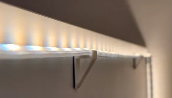 Держатель световой ленты Philips Hue Flux - крепление по... Держатель световой ленты Philips Hue Flux - крепление по...