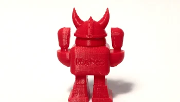 Робот Maker Faire со шлемом викинга 2