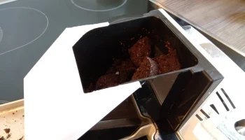 Помощник по контейнеру для наземного кофе DeLonghi Cappuc...