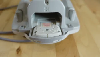Скоба блокировки Dreamcast VMU 2